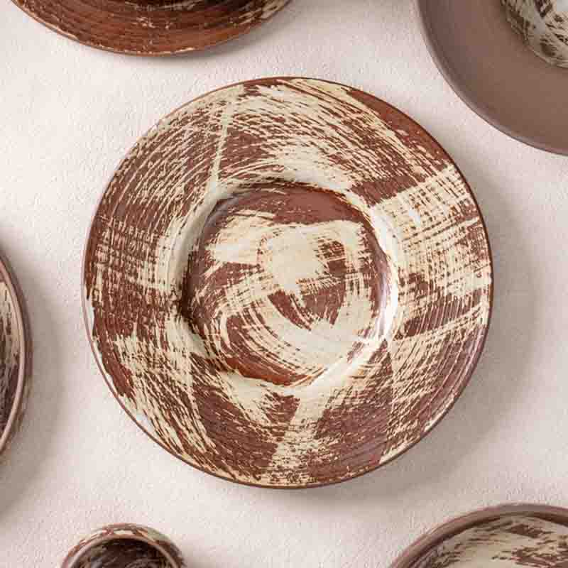 Assiettes en porcelaine en vrac pour repas d'h&ocirc;tel